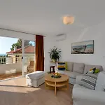 Letica Apartament *