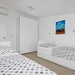 Apartament Letica *